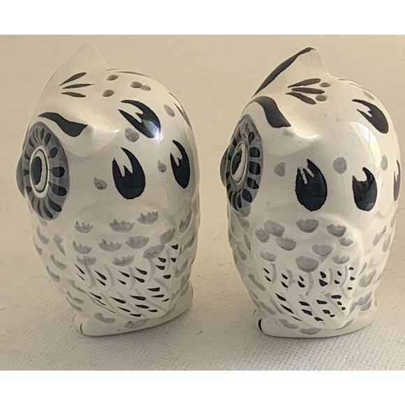 SALT & PEPPER SHAKERS-Cream with Black & Gray Owls-Small-Bottom Stoppers - Picture 5 of 7